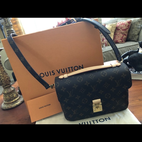***SOLD***Louis Vuitton Pochette Metis - Picture 2 of 8